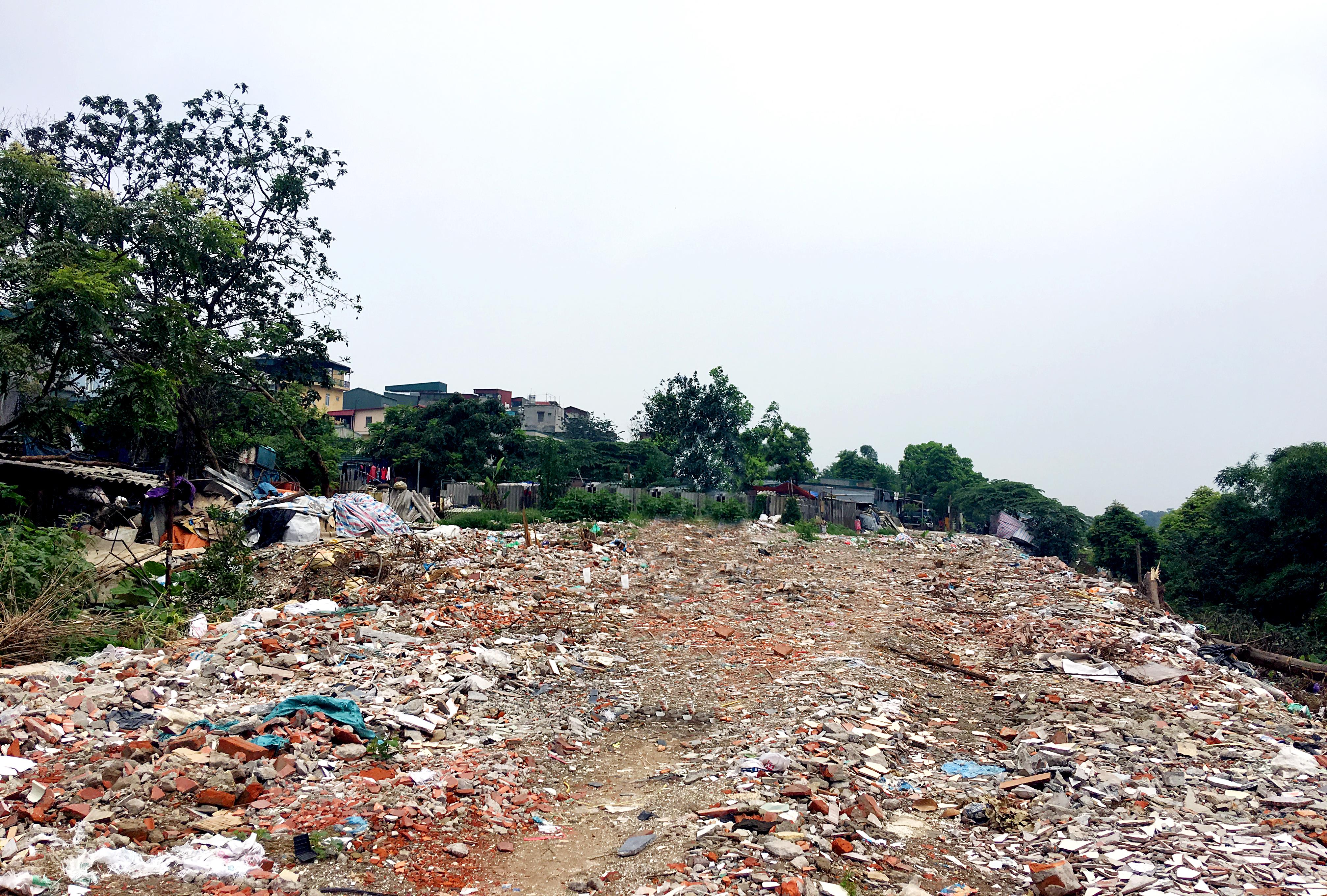 Cần làm rõ việc lấn chiếm bờ vở sông Hồng